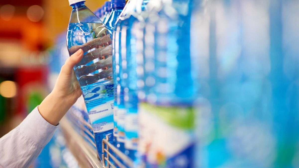 Per colpa delle follie green dell’Ue costerà di più pure l’acqua da bere