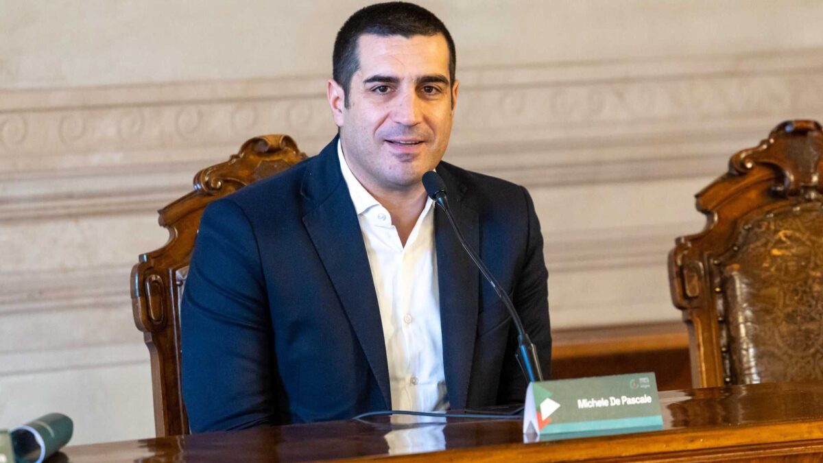 La Procura vaglia le chat dei sanitari. Il dem De Pascale corre a difenderli