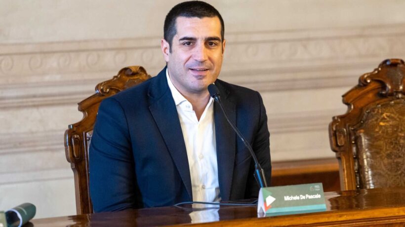 La Procura vaglia le chat dei sanitari. Il dem De Pascale corre a difenderli