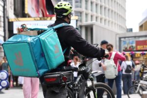 Dopo Glovo nel mirino Deliveroo, ma anche Esselunga e McDonald’s