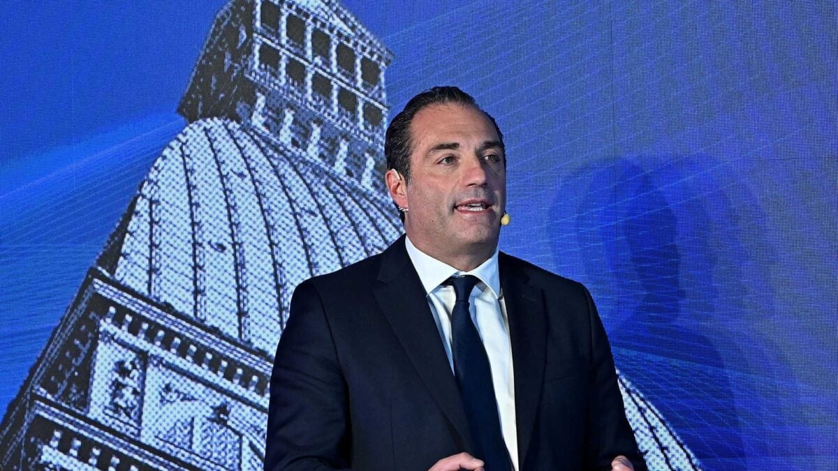 Per Stellantis rosso da 22,3 miliardi. E Filosa apre alla tecnologia cinese