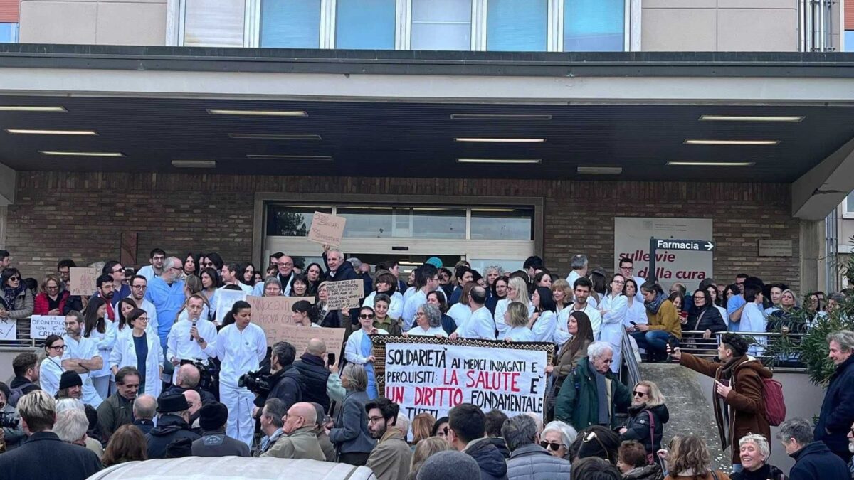 La sinistra protegge i medici pro immigrati