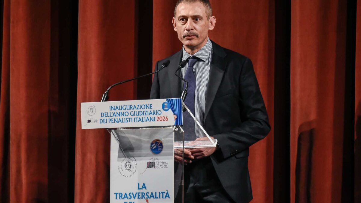 Decine di magistrati in rivolta: «Gratteri, adesso ci indaghi tutti»