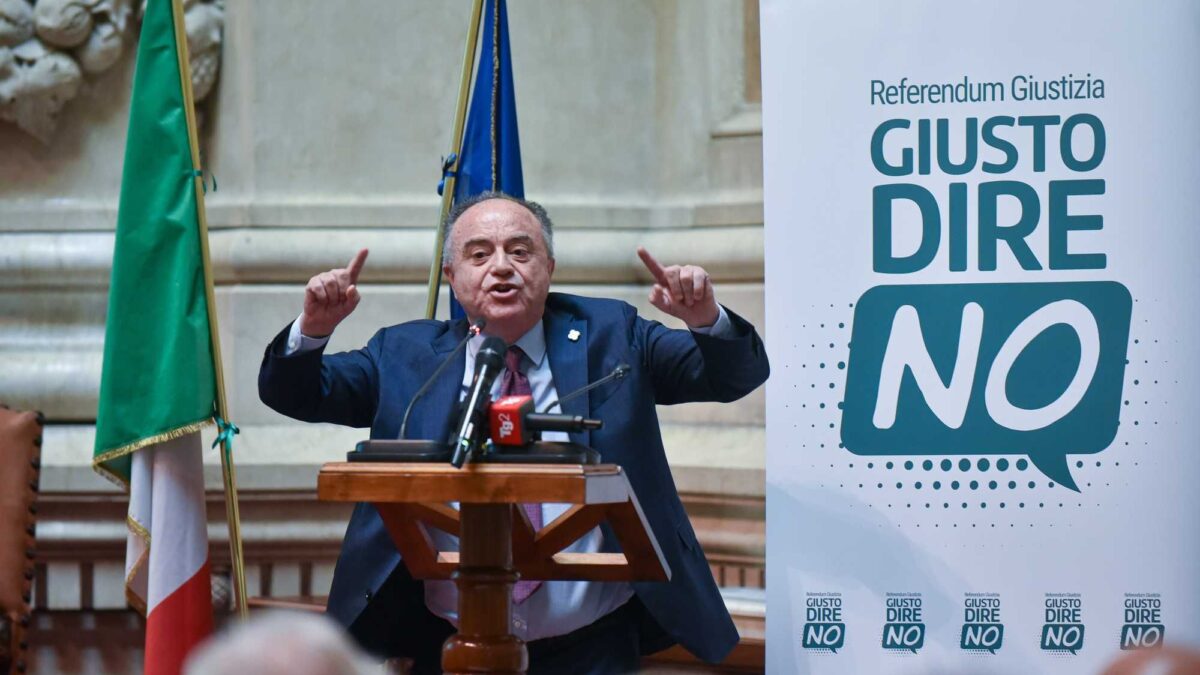 L’ammucchiata del No ha perso ogni freno. Non solo dicono balle: si contraddicono pure