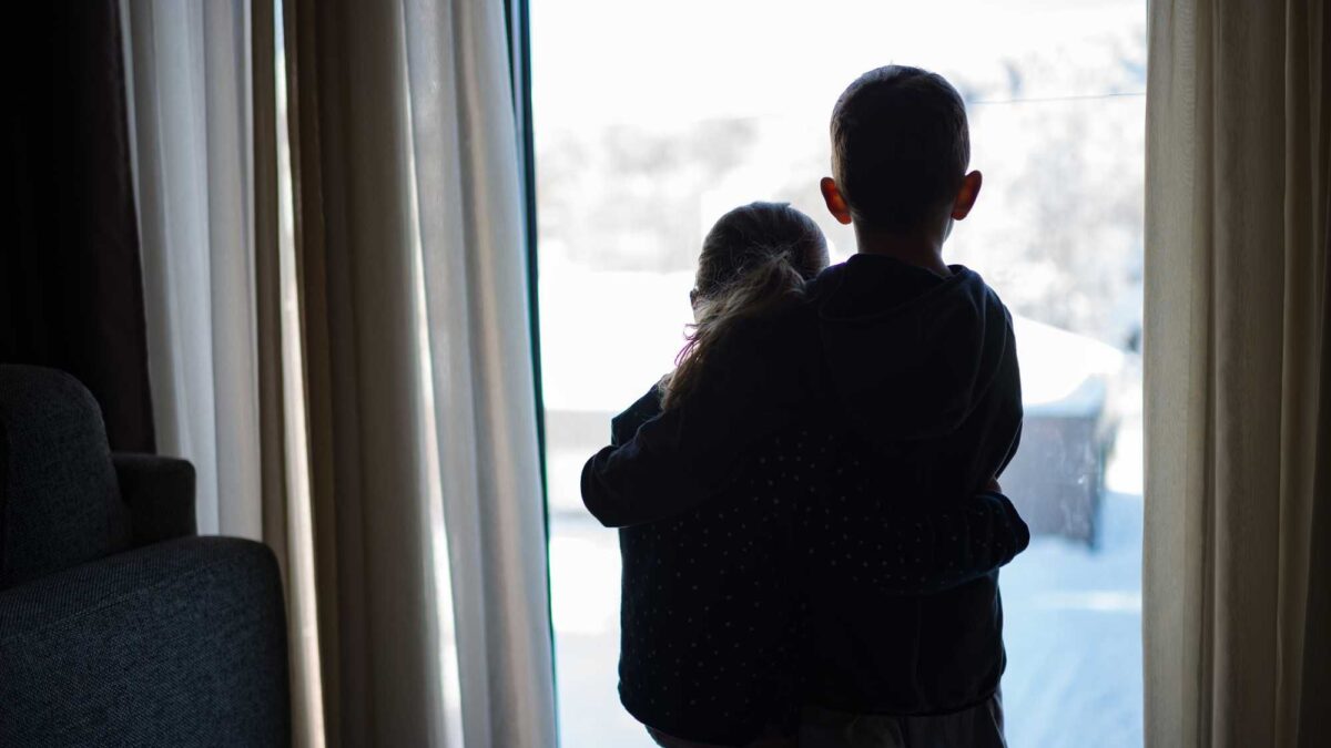 Oltre 35.000 bimbi sono lontani dai genitori