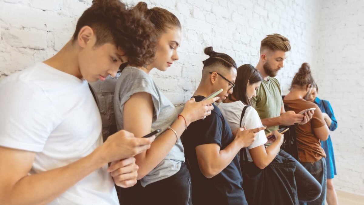 Gioventù polarizzata. Perché la destra convince sempre di più la Gen Z