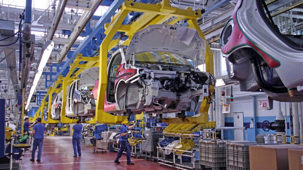 Gli indiani chiamano gli italiani a produrre auto