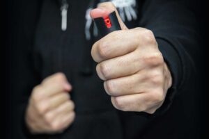 Maranza e spray: panico in discoteca