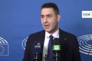 Oggi Vannacci dovrà decidere se restare o no nella maggioranza