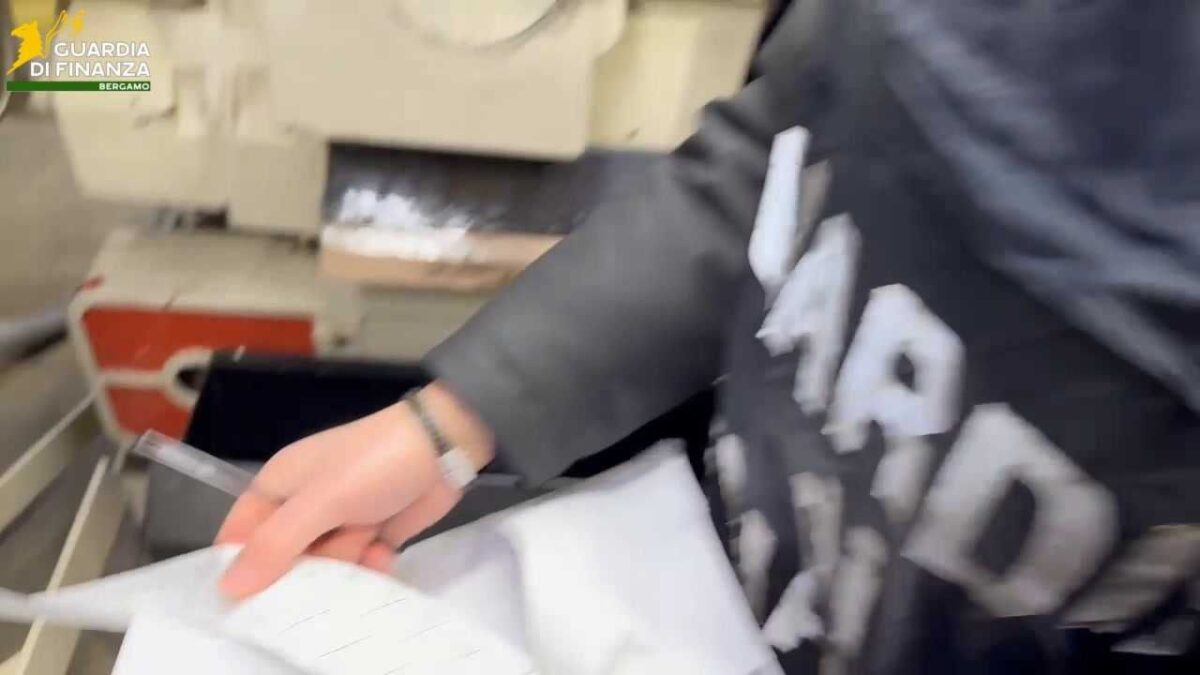 Bergamo, la GdF sequestra oltre 60 tonnellate di tabacco e sigarette