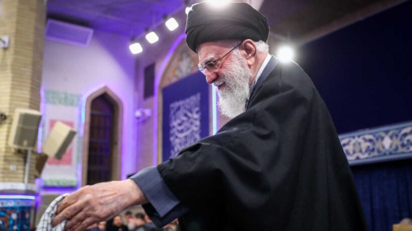 Dialogo tra Iran e Usa, ma i pasdaran ora minacciano di chiudere Hormuz