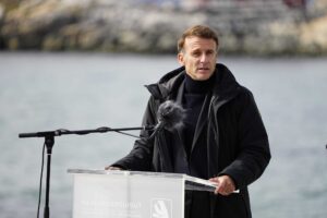 Macron ci snobba per la Groenlandia