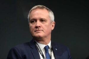 Mediolanum riempie i soci di dividendi