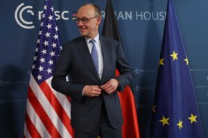 Merz: «C’è frattura tra l’Europa e gli Usa». Macron vaneggia: «Il modello siamo noi»