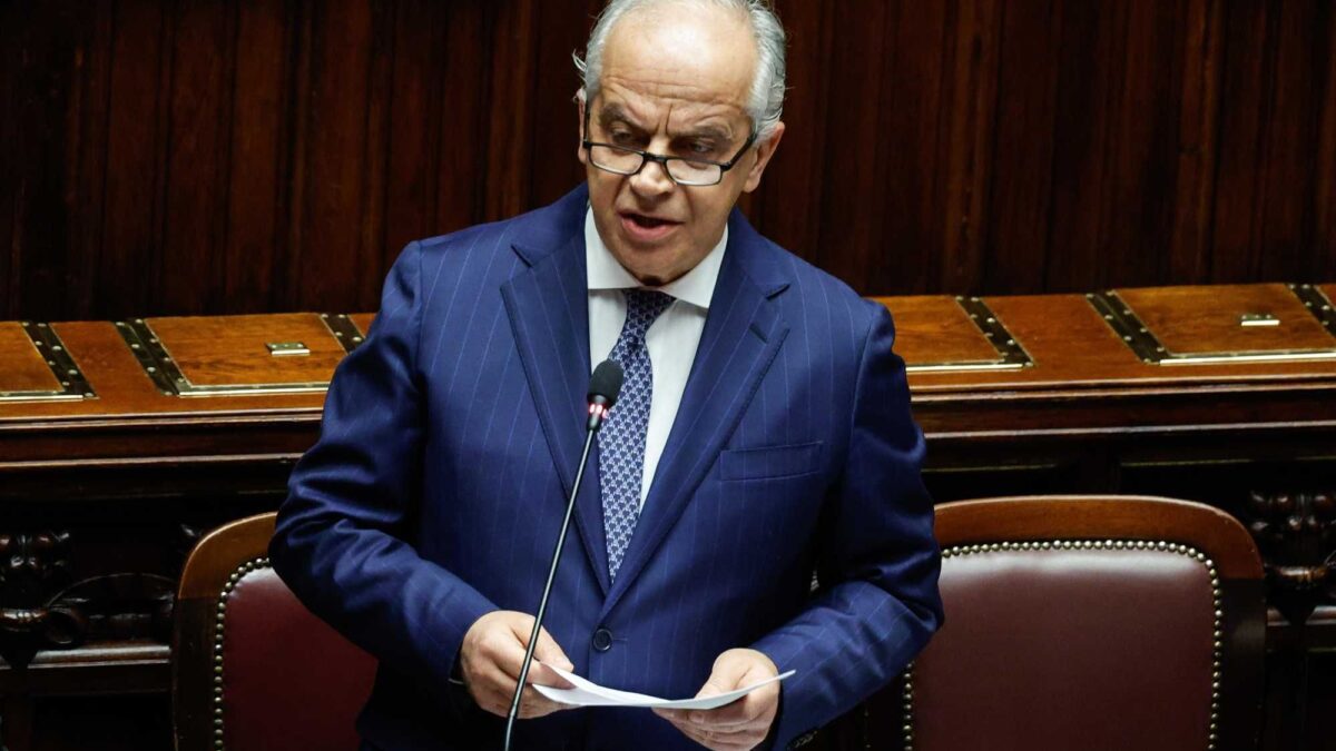 Piantedosi: «È guerra allo Stato». Niente risoluzione con l’opposizione