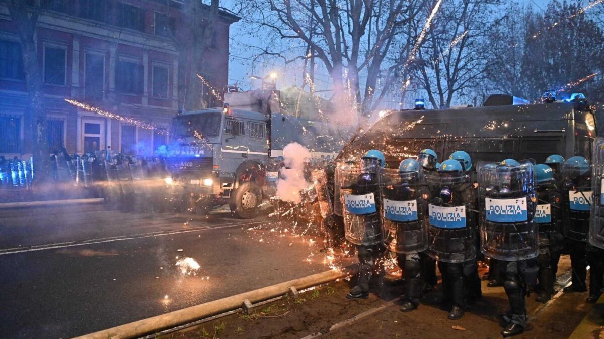 Ora mani libere ai poliziotti per difenderci dai criminali