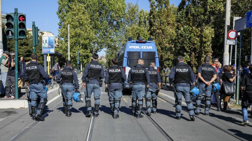 Basta trattare i poliziotti da criminali
