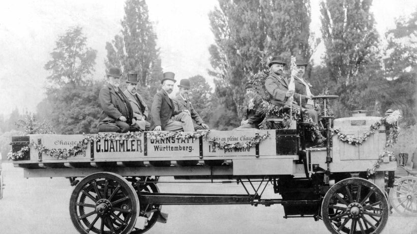 Uno dei primi esemplari di camion Daimler (Daimler Media)