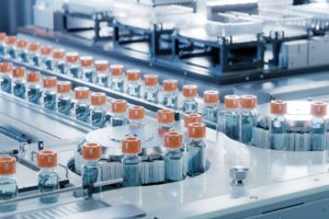 I vaccini anti Covid mRna causano «più danni di quanto la gente pensi»