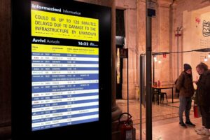 Sabotaggi treni, ora basta. Estirpiamo questa feccia con la stessa forza usata con le Br