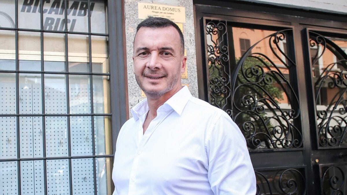 Il portavoce astioso con la sindrome del divo