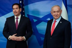 Iran, Bibi da Donald per la linea dura