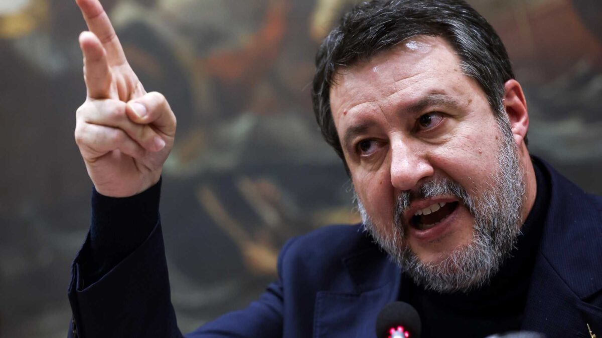 Il capo leghista: «Cambiare casacca fa solo aumentare l’astensionismo»