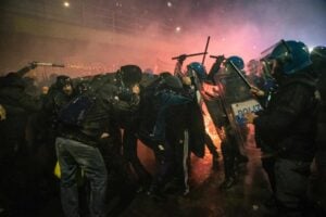 Gli anarchici non mollano le Olimpiadi. Spunta la lista di sponsor da colpire