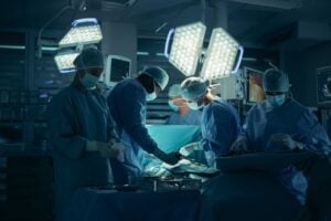 Un bimbo dal cuore bruciato, due pareri medici