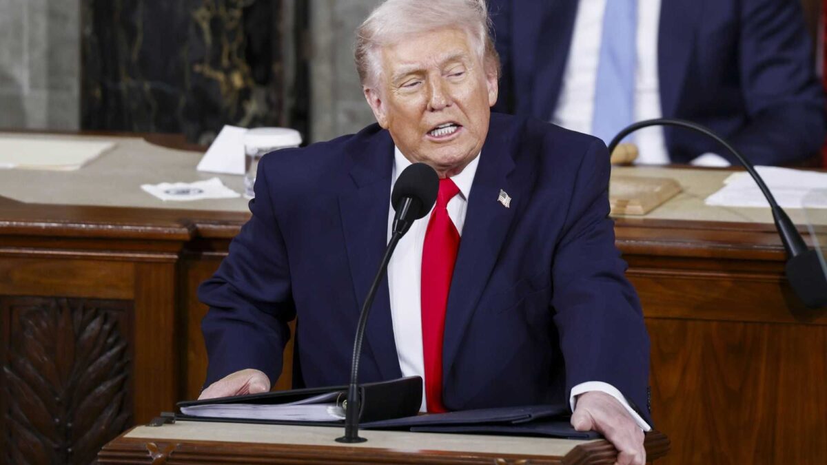 Trump rivendica la stretta sui migranti e non molla sui dazi. Pugno duro con l’Iran