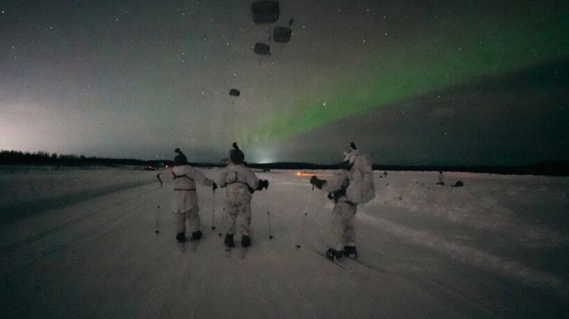 Lancio di paracadutisti della 11th Airborne Division in Alaska (US Army)
