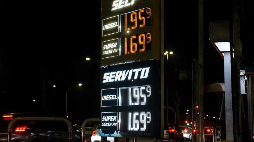 Benzina e diesel verso i 2 euro al litro. La Meloni è pronta a ridurre le accise