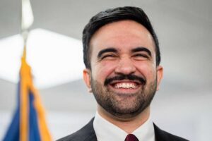 La democrazia novecentesca cade sulla frattura tra promesse e realtà