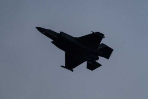 Ombre russe dietro l’F-35 centrato