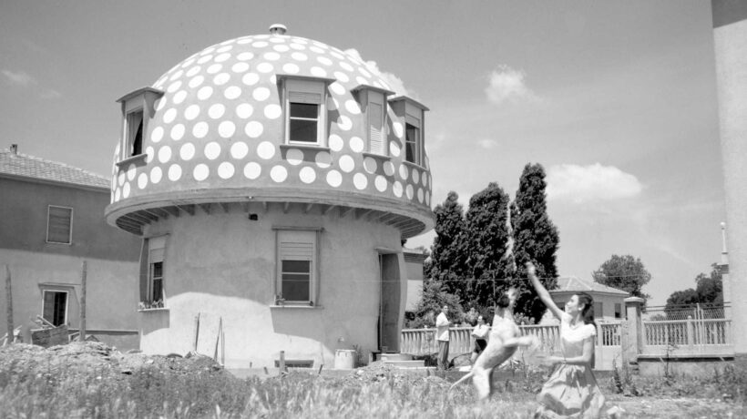 La casa fungo di Cavallè a Milano. E'stata demolita negli anni '60 (Getty Images)