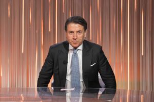 Conte sente aria di governissimo e sulla Ue parla come Mattarella