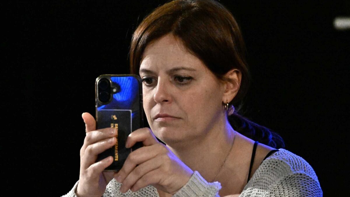 Agenti bussano alla camera della Salis mentre si trovava con un condannato