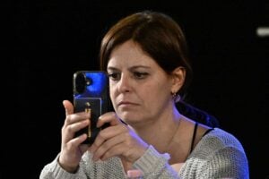 Agenti bussano alla camera della Salis mentre si trovava con un condannato