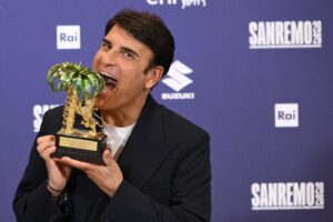 Il trionfo di Sal Da Vinci a Sanremo è la rivincita nazionalpopolare che spiazza le élite