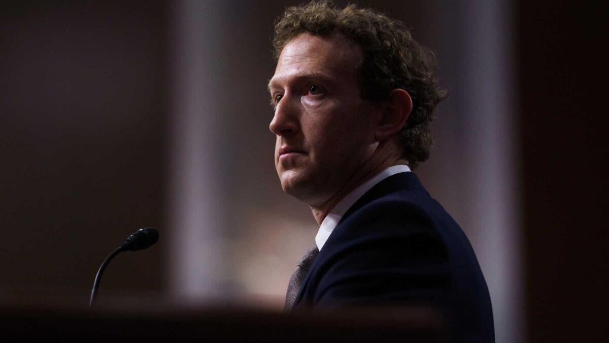 Mark Zuckerberg, dal flop del Metaverso alla censura degli utenti. Oggi la scommessa è l’Ia