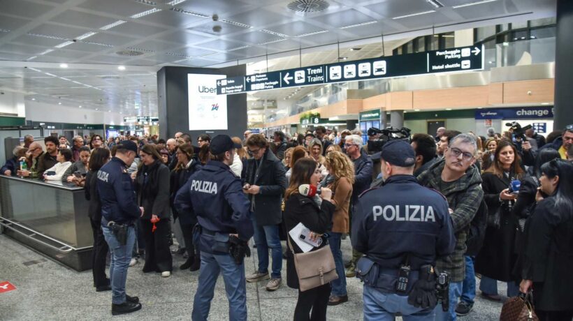 Rientrati in Italia i 200 studenti. Tajani: «Al lavoro per chi è bloccato»