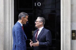 Starmer fa il finto bullo con gli Stati Uniti
