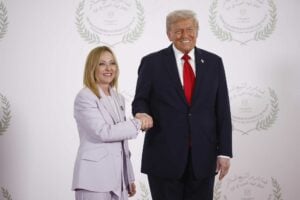 Trump elogia il premier e la sinistra dà di matto