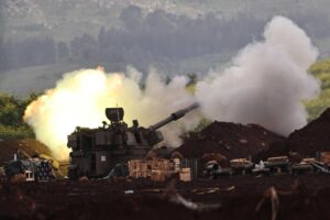Hezbollah colpisce i caschi blu dell’Onu. Detriti di un razzo sulla base italiana