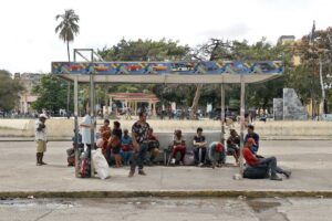 Cuba sull’orlo del collasso, la rivolta cresce tra fame e blackout