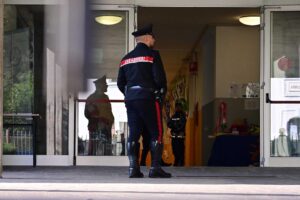 Tredicenne accoltella la sua prof durante una diretta sui social