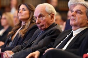 Amato pontifica su «Repubblica» e butta là l’idea delle «alternative»