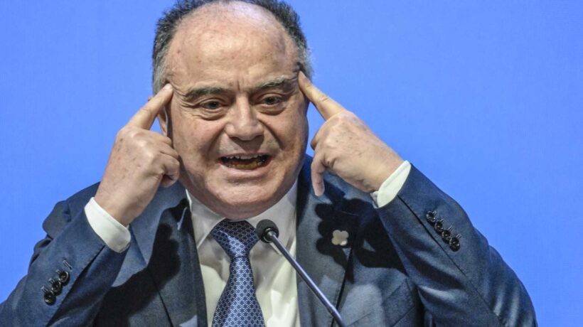 Gratteri si rifiuta di darmi la mano: «Mascalzone, poi facciamo i conti»