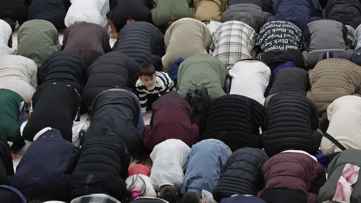 Scuole sottomesse:  ok al Ramadan, i preti invece…