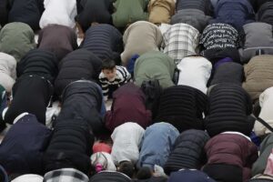 Scuole sottomesse:  ok al Ramadan, i preti invece…